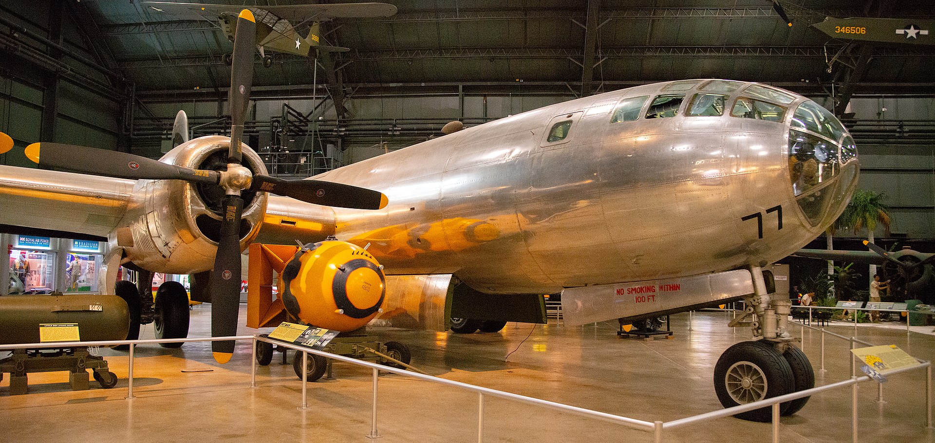 Bockscar_and_a_nuclear_weapon_painted_to_resemble_the_Fat_Man_bomb